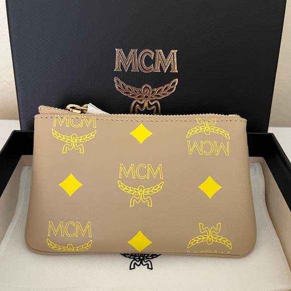 NWT MCM Key Pouch in Color Splash Logo Leather - Picture 4 of 8